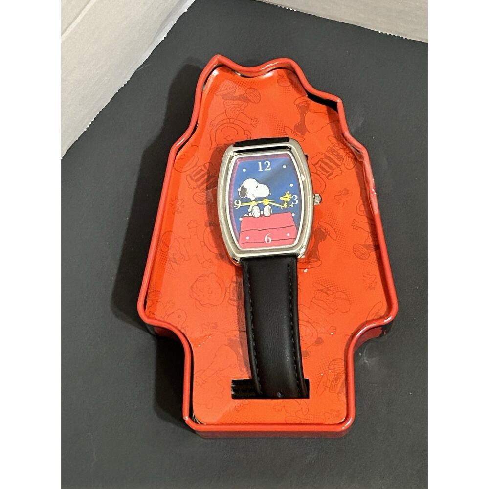 VINTAGE PEANUTS SNOOPY & WOODSTOCK QUARTZ BIG BARREL WATCH - Picture 6 of 10
